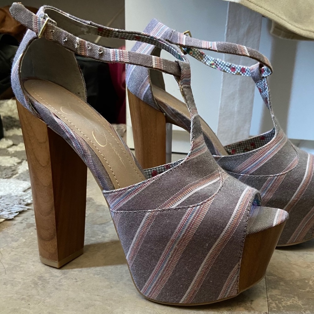 Jessica Simpson “DANY” platform sandals